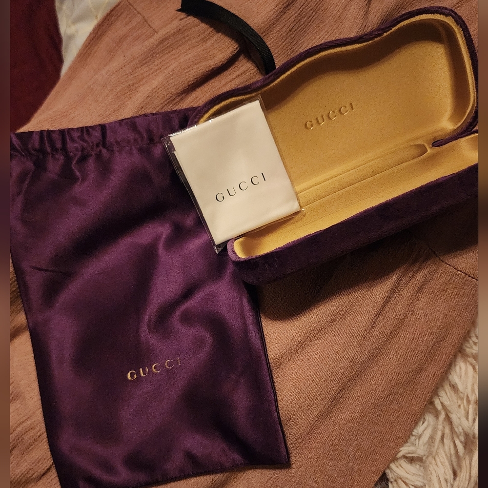 new gucci glasses velvet case